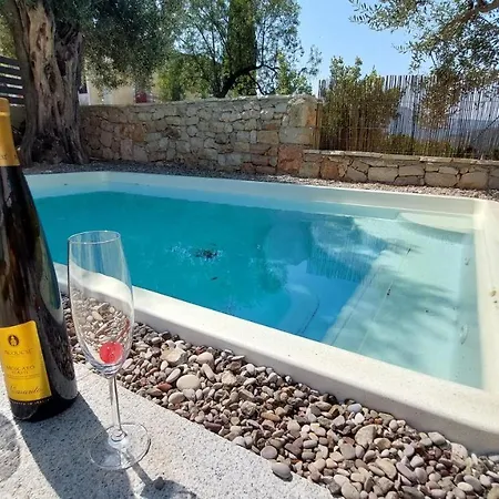 Nios Luxury House & Сasa de vacaciones *