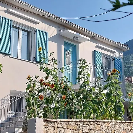 Сasa de vacaciones Nios Luxury House & *