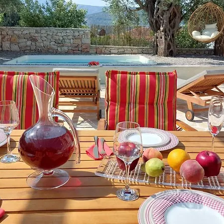 Nios Luxury House & *