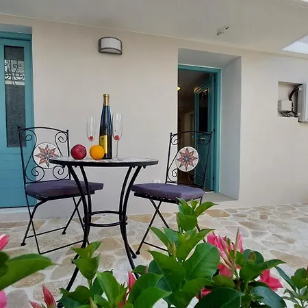 Nios Luxury House & Сasa de vacaciones