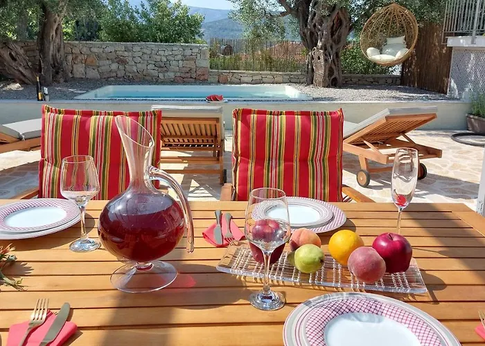 Nios Luxury House & *