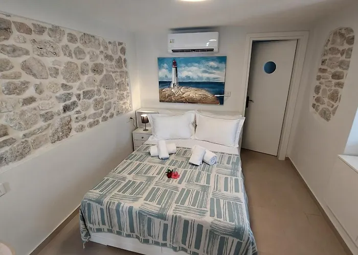 Nios Luxury House & *