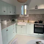 Nios Luxury House & بيت للعطل