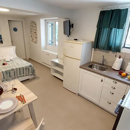 Semesterbostad Nios Luxury House & *