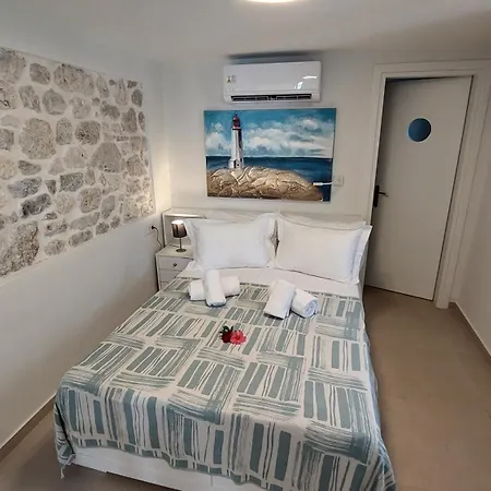 Nios Luxury House & *