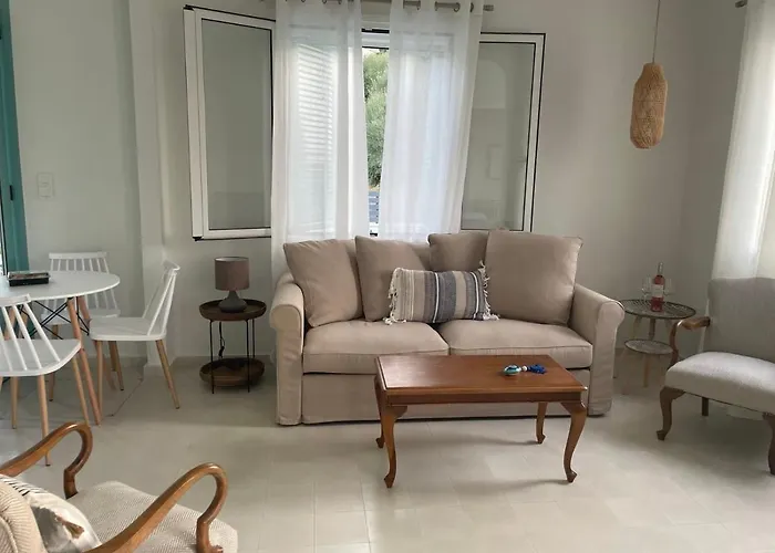 Semesterbostad Nios Luxury House & *