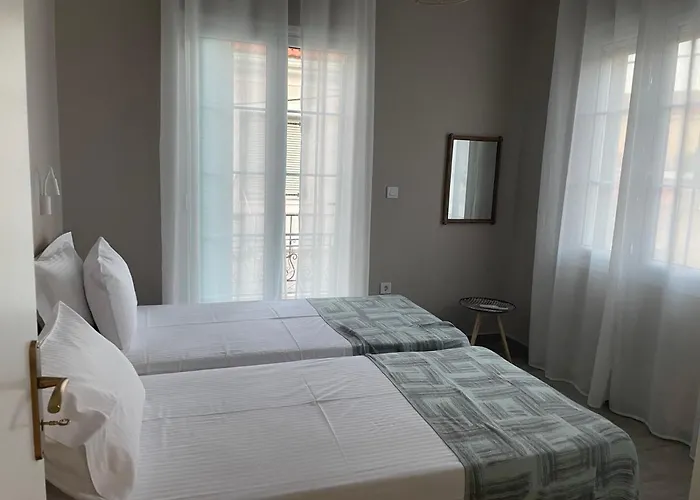 Nios Luxury House & *