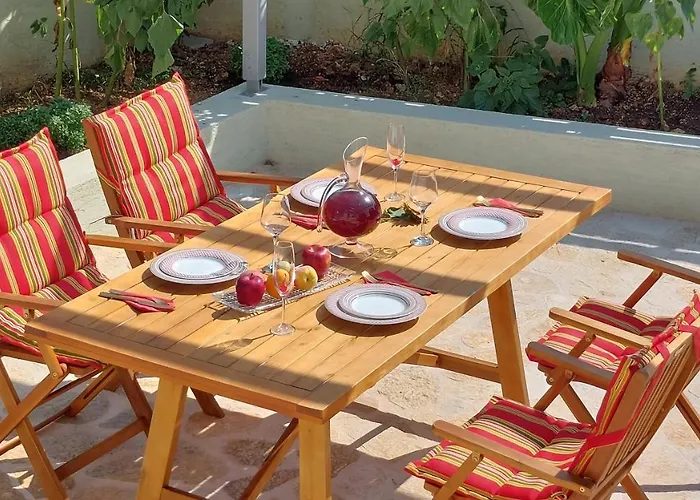 Nios Luxury House & Semesterbostad