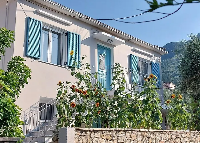 Semesterbostad Nios Luxury House & *