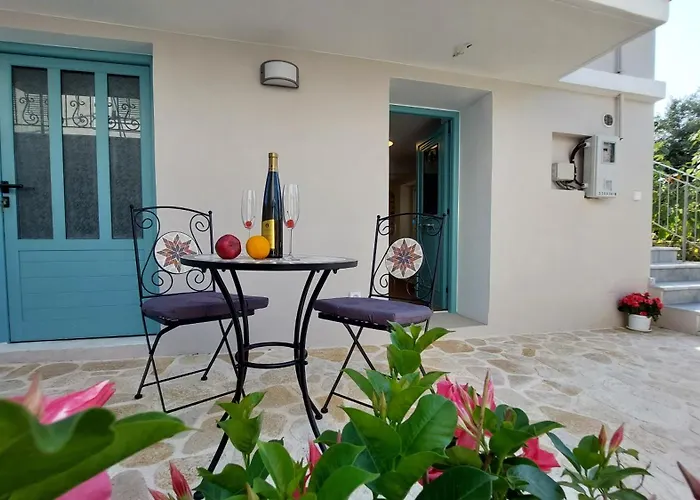 Nios Luxury House & Semesterbostad