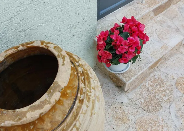 Nios Luxury House & Semesterbostad *