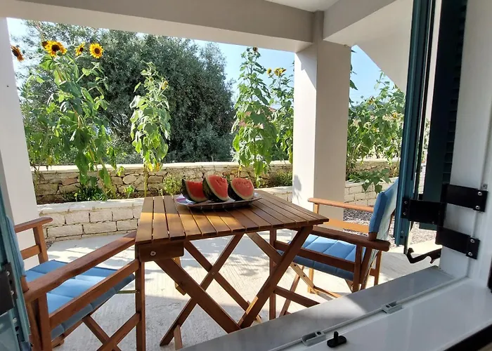 Semesterbostad Nios Luxury House & *