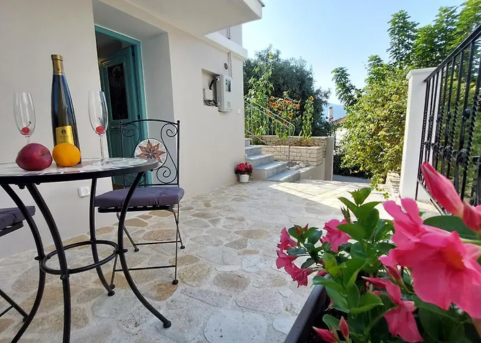 Semesterbostad Nios Luxury House & *